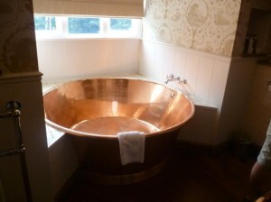 copper-bath-in-room-3